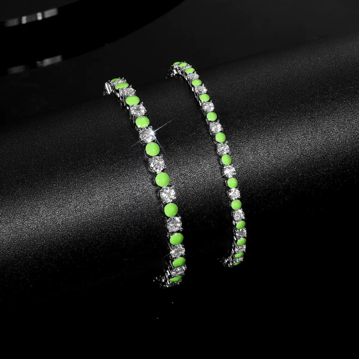 White gold zircon tennis bracelet with an interlocking design – tennis jewelry in {{ product_color }} | Aura Tide Collective | Shop White gold zircon tennis bracelet with an interlocking design online for {{ product_tags | join: ", " }} – Fast shipping worldwide.