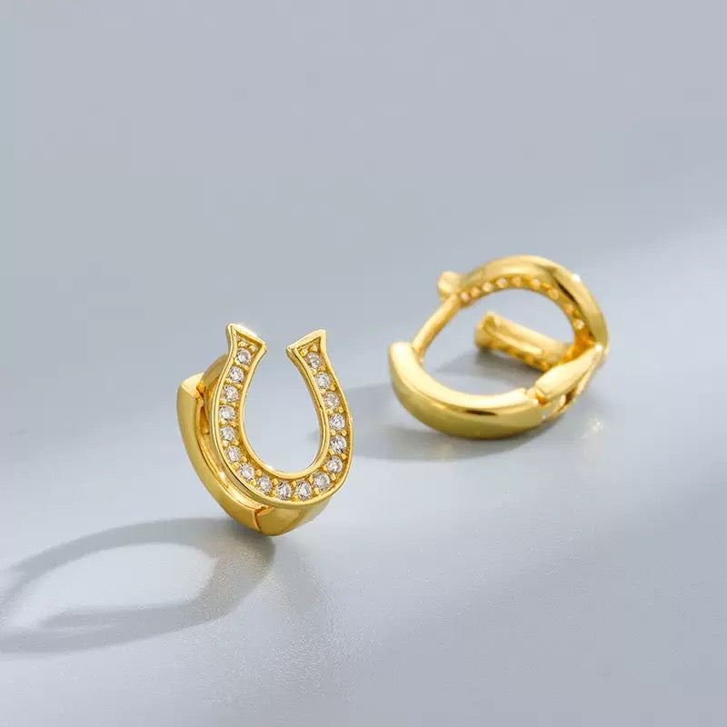 Oh My Little Pony S925 sterling silver gold-plated horseshoe-shaped U-shaped ear clip – in {{ product_color }} | Aura Tide Collective | Shop Oh My Little Pony S925 sterling silver gold-plated horseshoe-shaped U-shaped ear clip online for {{ product_tags | join: ", " }} – Fast shipping worldwide.