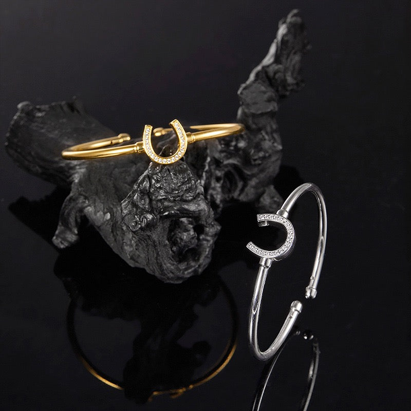 The bund adjustable silver-plated 18k gold Moissanite horseshoe bracelet – Equin jewelry in {{ product_color }} | Aura Tide Collective | Shop The bund adjustable silver-plated 18k gold Moissanite horseshoe bracelet online for {{ product_tags | join: ", " }} – Fast shipping worldwide.