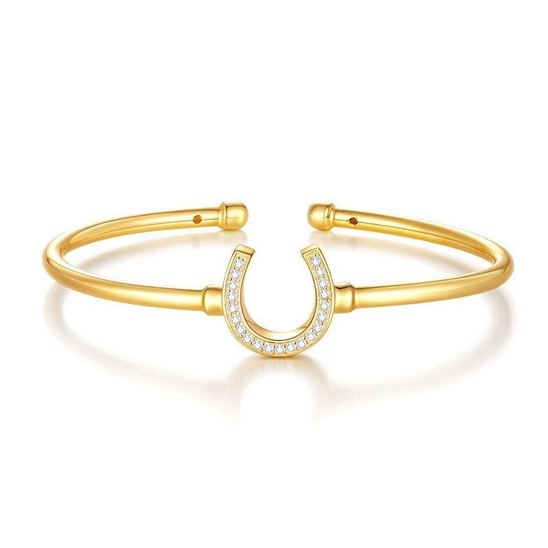 The bund adjustable silver-plated 18k gold Moissanite horseshoe bracelet – Equin jewelry in {{ product_color }} | Aura Tide Collective | Shop The bund adjustable silver-plated 18k gold Moissanite horseshoe bracelet online for {{ product_tags | join: ", " }} – Fast shipping worldwide.