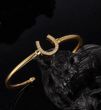 The bund adjustable silver-plated 18k gold Moissanite horseshoe bracelet – Equin jewelry in {{ product_color }} | Aura Tide Collective | Shop The bund adjustable silver-plated 18k gold Moissanite horseshoe bracelet online for {{ product_tags | join: ", " }} – Fast shipping worldwide.